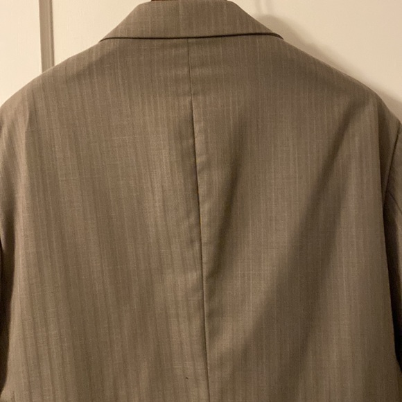 Insignia Men’s Grey Suit - 44L - Picture 6 of 10